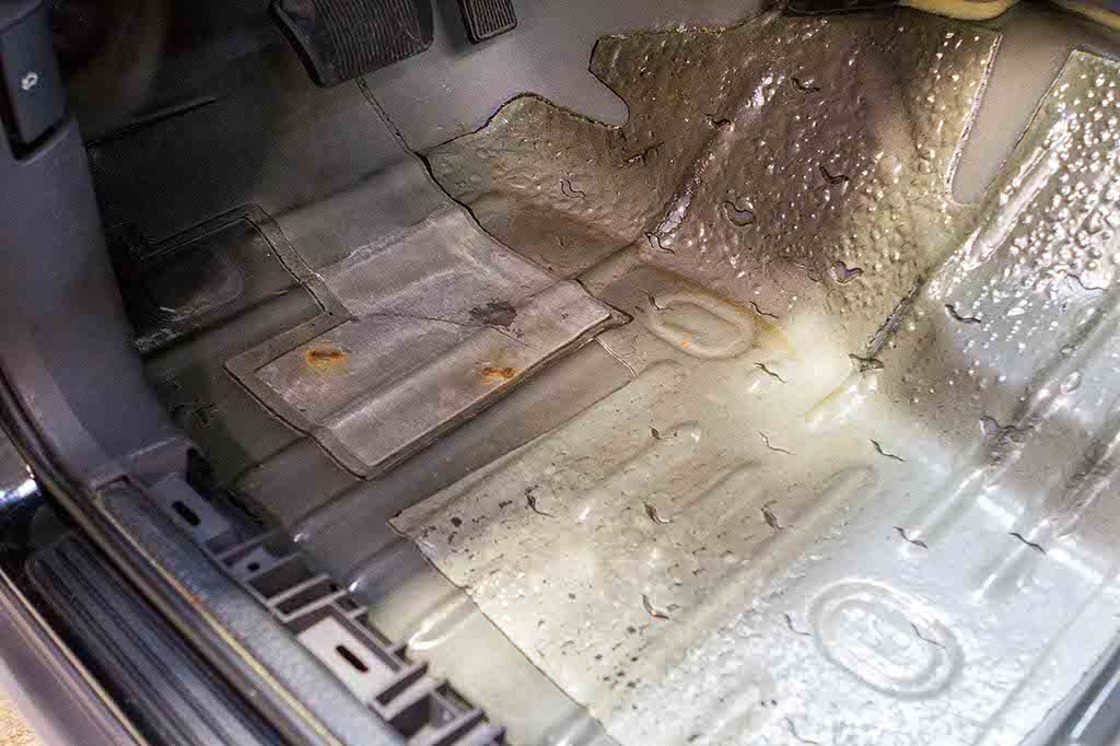 How to Find a Car Water Leak and Fix it in 5 Steps