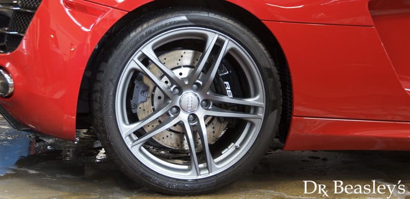 red audi r8 wheel