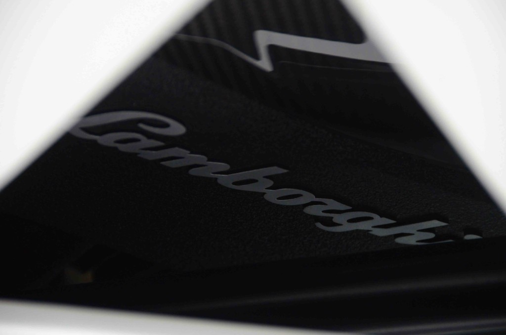 aventador-engine-closeup