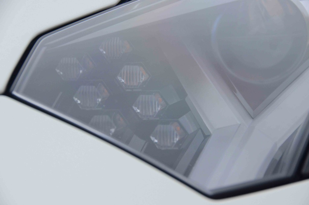 aventador-headlight