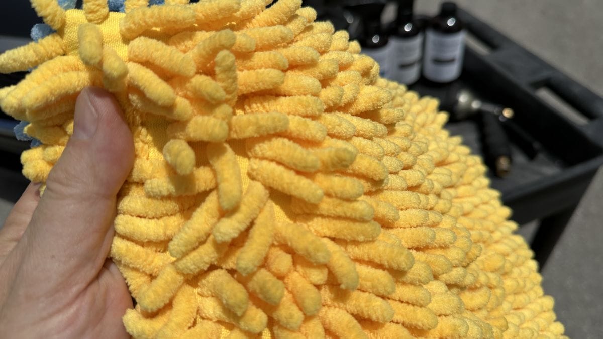 Chenille wash mitt fibers.