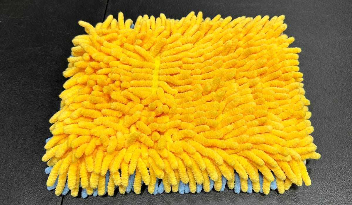 Chenille microfiber wash mitt.
