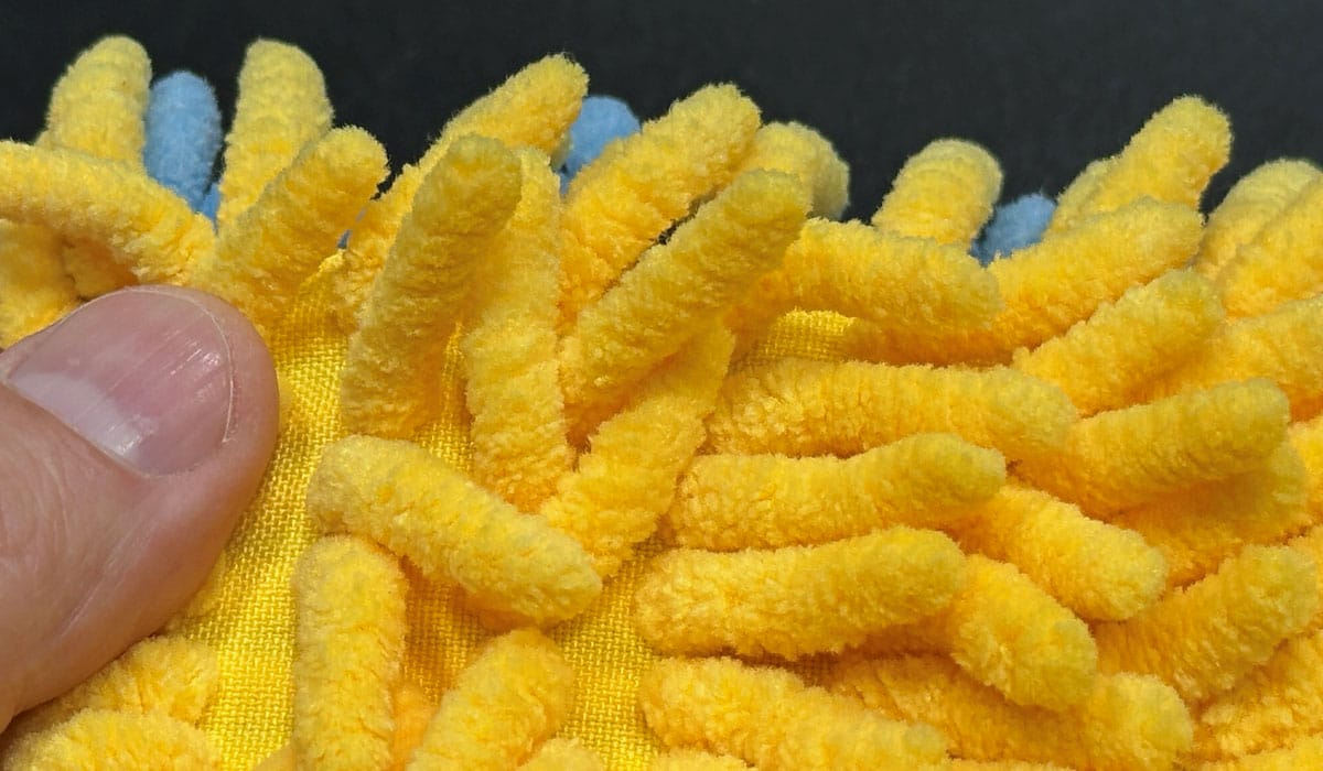 Fibers on chenille wash mitt