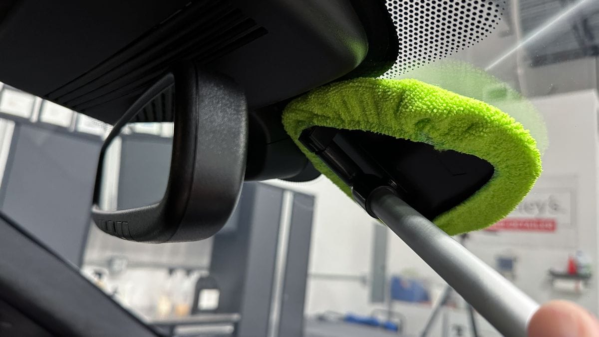 How to Clean Car Windows
