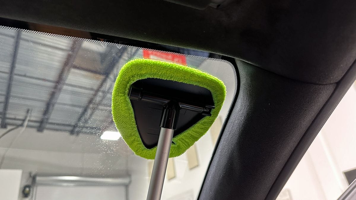 How to Clean Car Windows