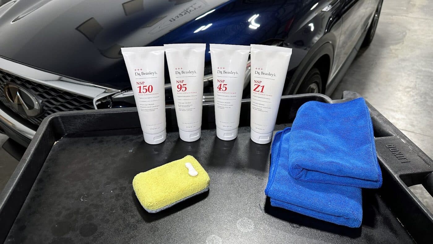 Polishes with hand polishing pad