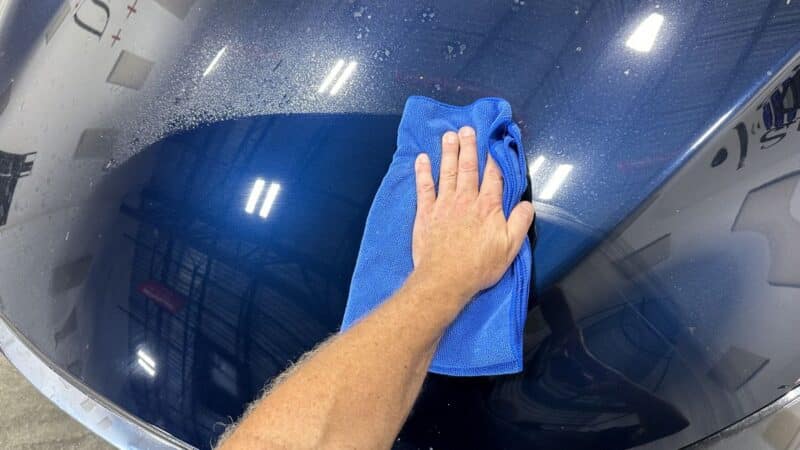 Wiping hood with waterless wash