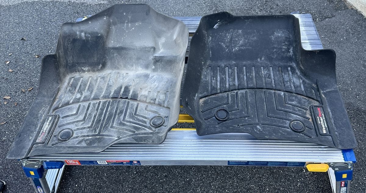 Scrubbing floor mats