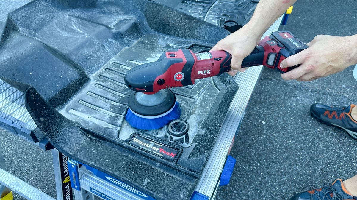 Scrubbing floor mats