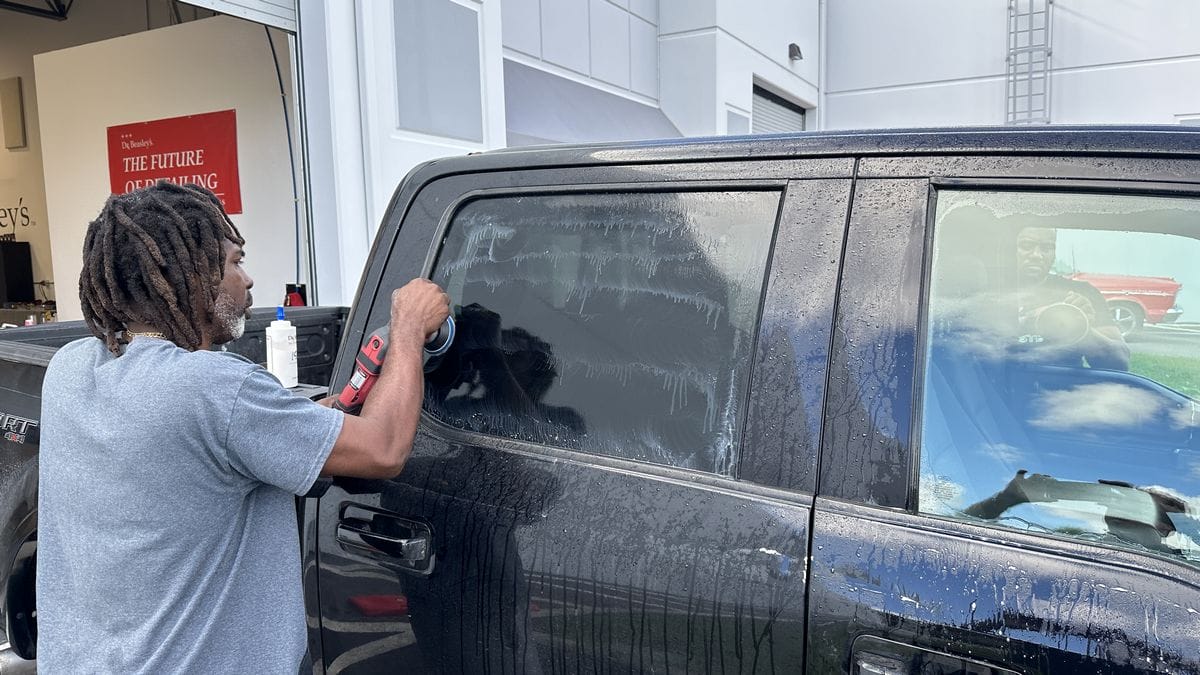 Polishing glass for detailing class