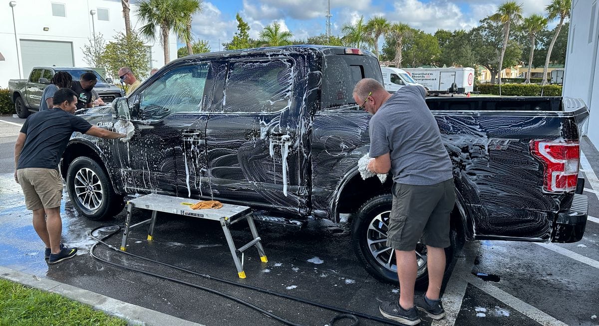Washing truck for detailing class