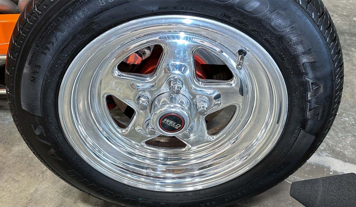 Polished aluminum wheel