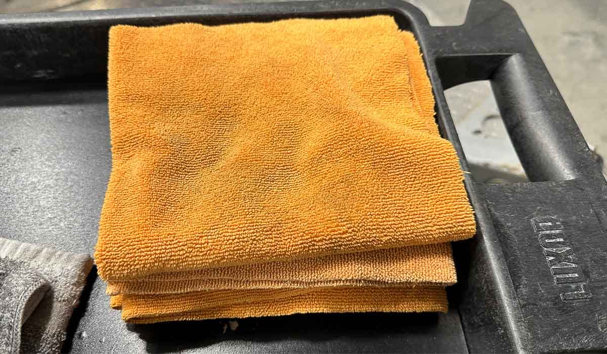 Flat weave microfiber towel