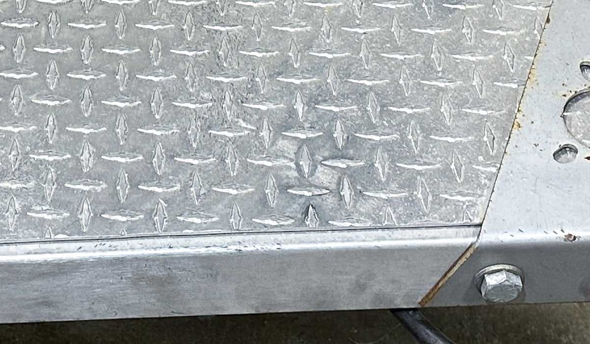Oxidized aluminum diamond plate
