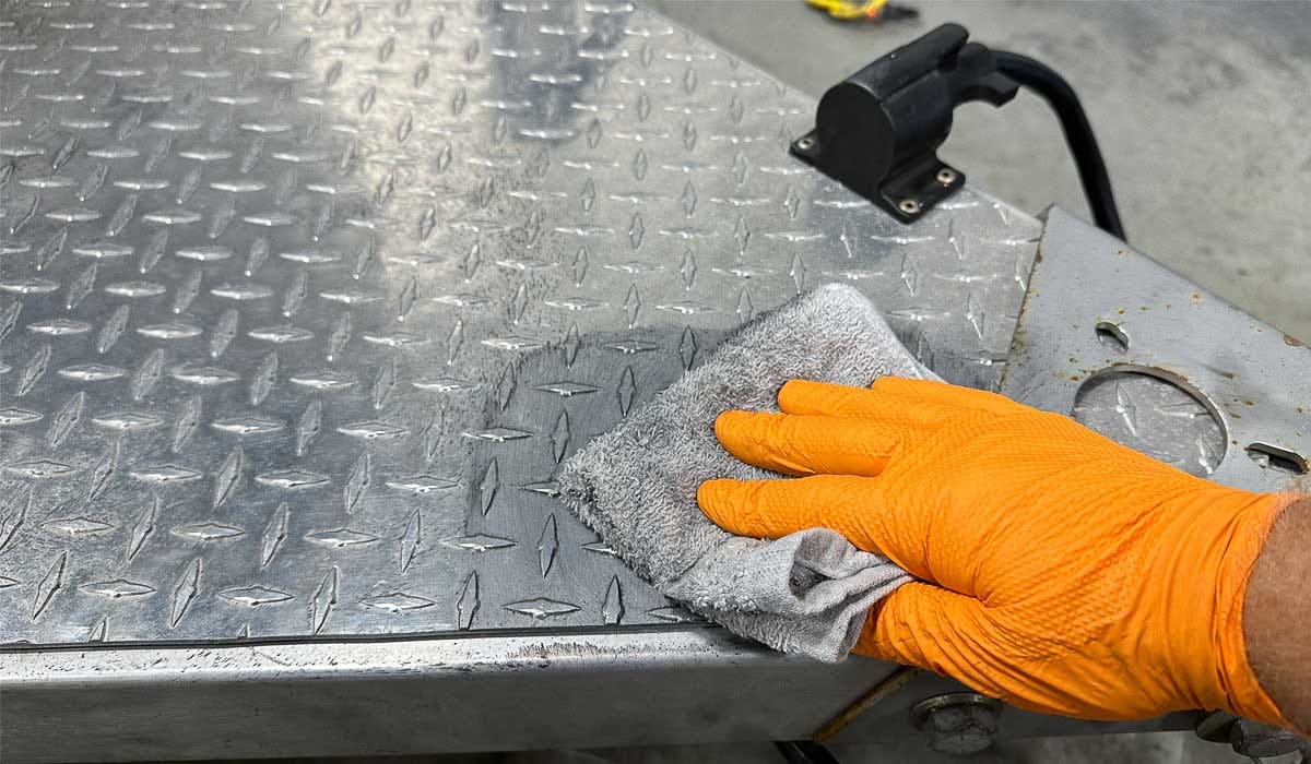 Polishing aluminum by hand