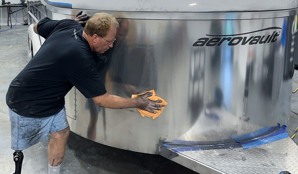 Removing residue after polishing aluminum
