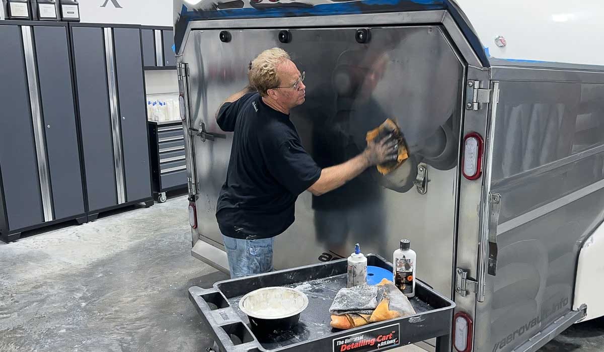 Removing polishing residue from aluminum