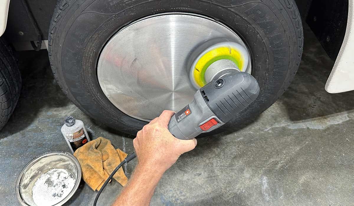 Polishing aluminum with a random orbital polisher
