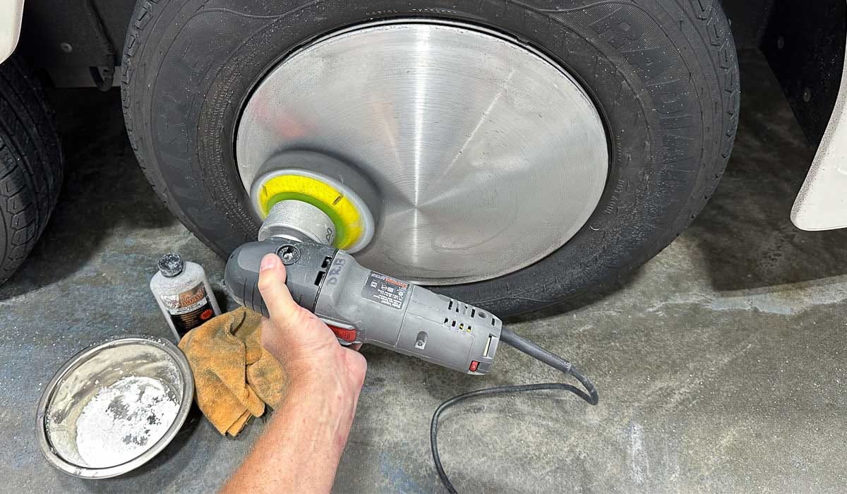 Polishing aluminum with a random orbital polisher