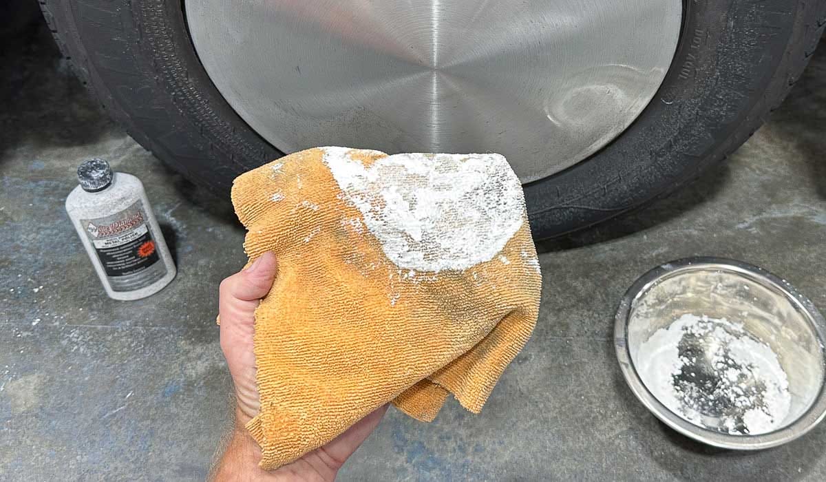 Polishing aluminum with a random orbital polisher