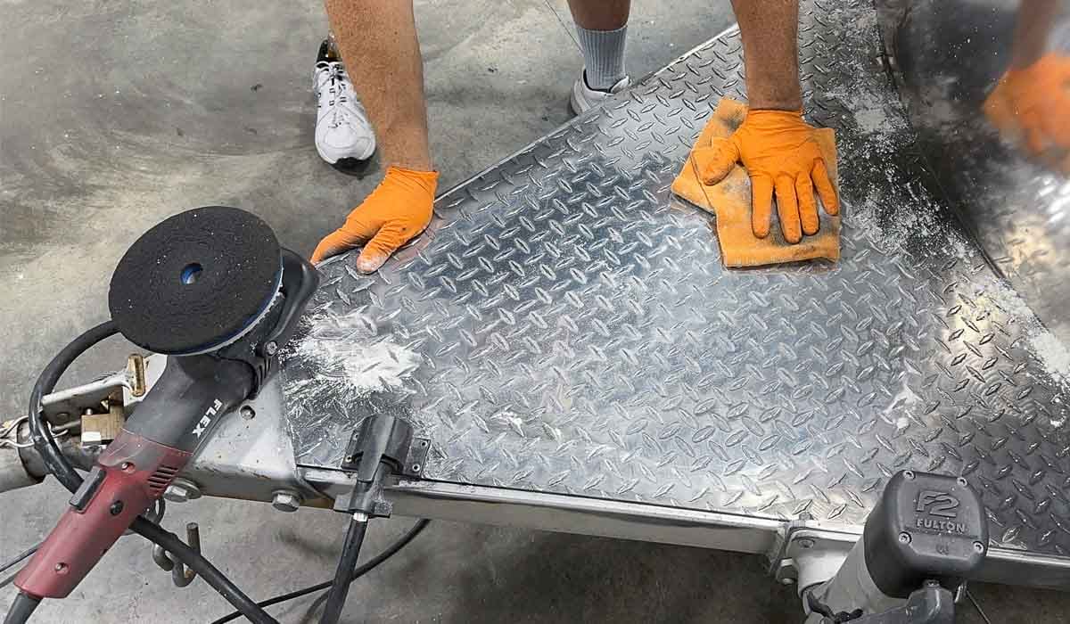 Polishing aluminum diamond plate