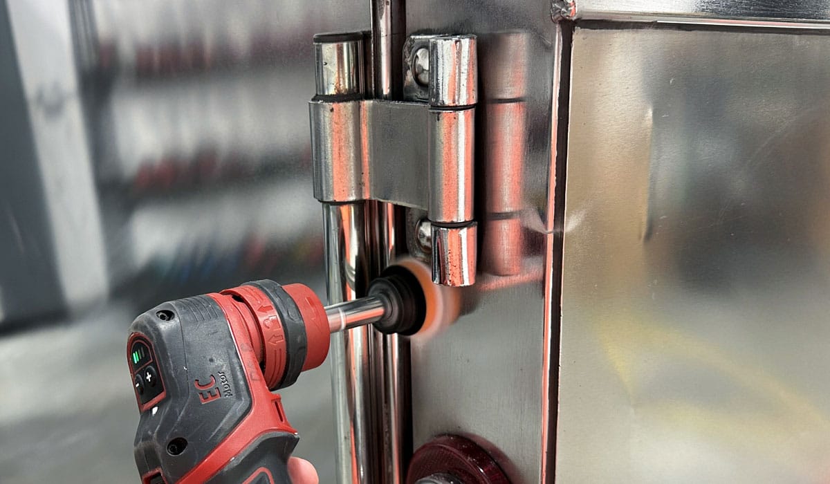 Polishing aluminum in hard-to-reach areas