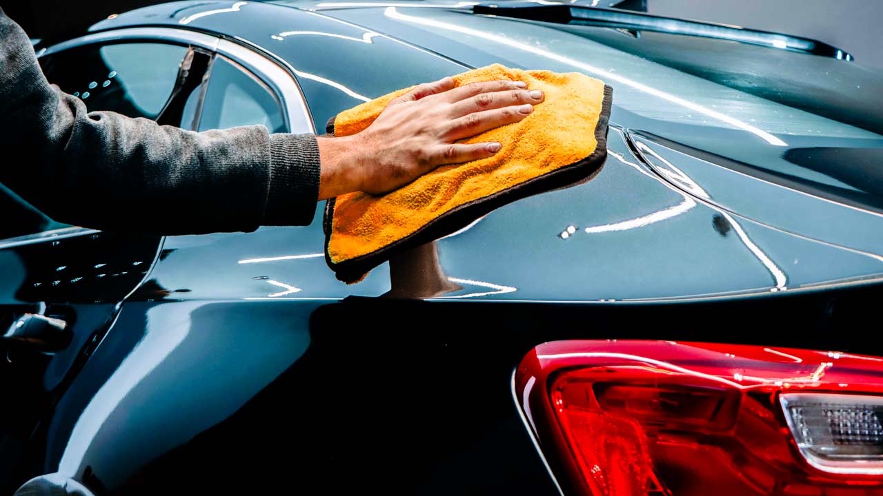 Buffing glaze on a car