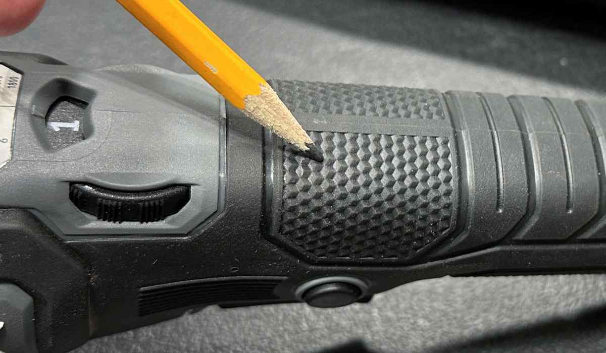 Textured grip for polisher