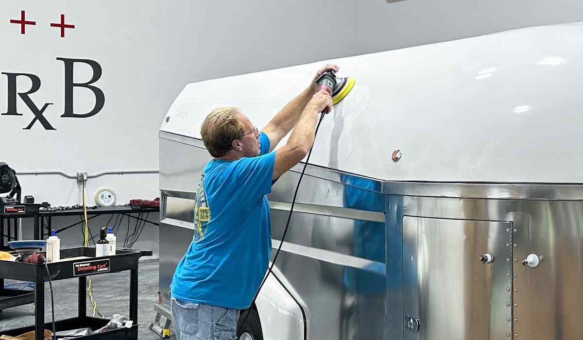 Polishing fiberglass gelcoat