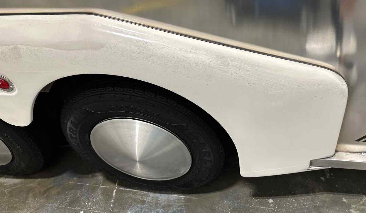 Oxidized and stained fiberglass gelcoat