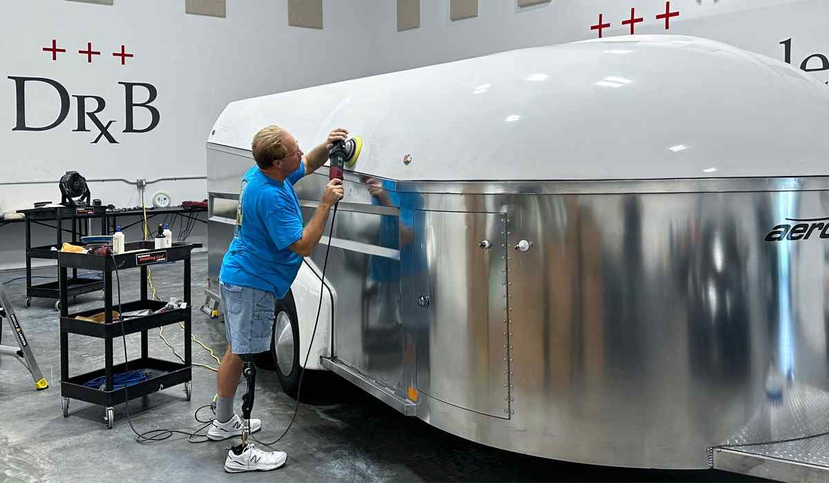 Polishing fiberglass gelcoat