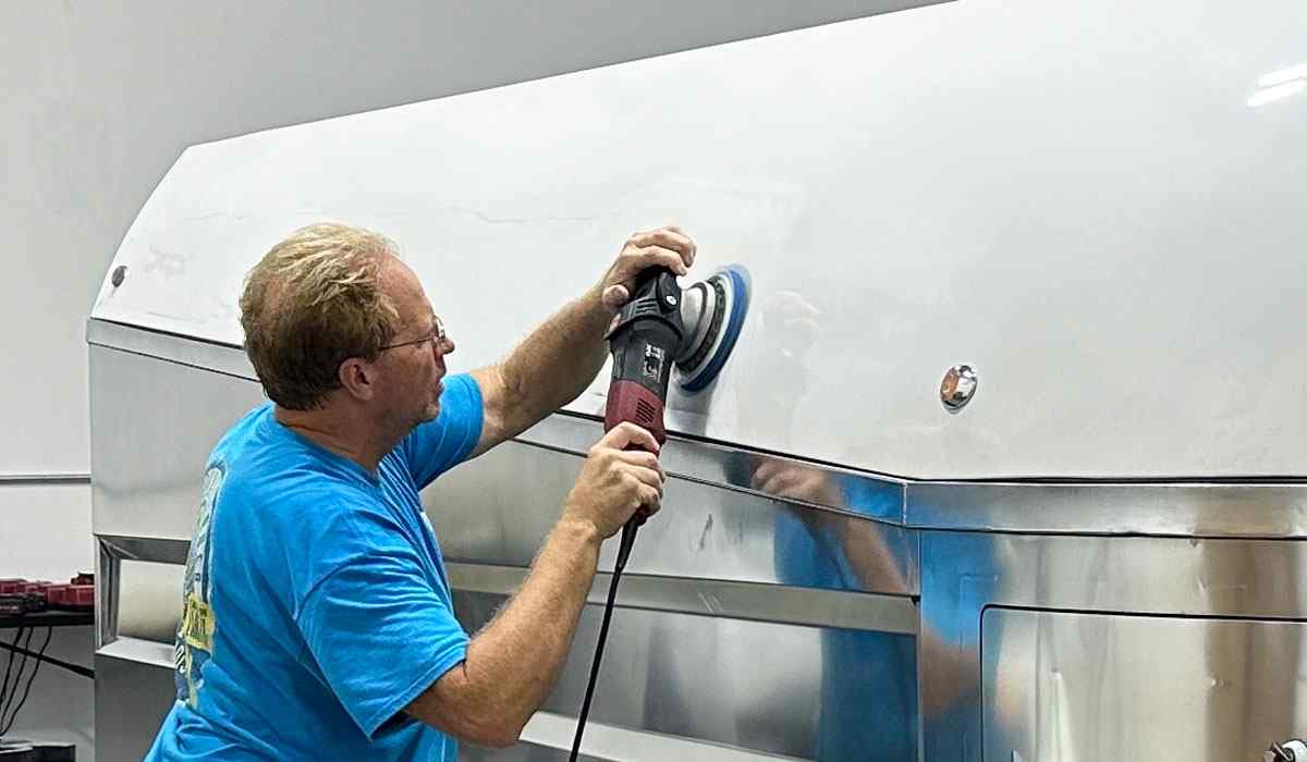 Polishing fiberglass gelcoat