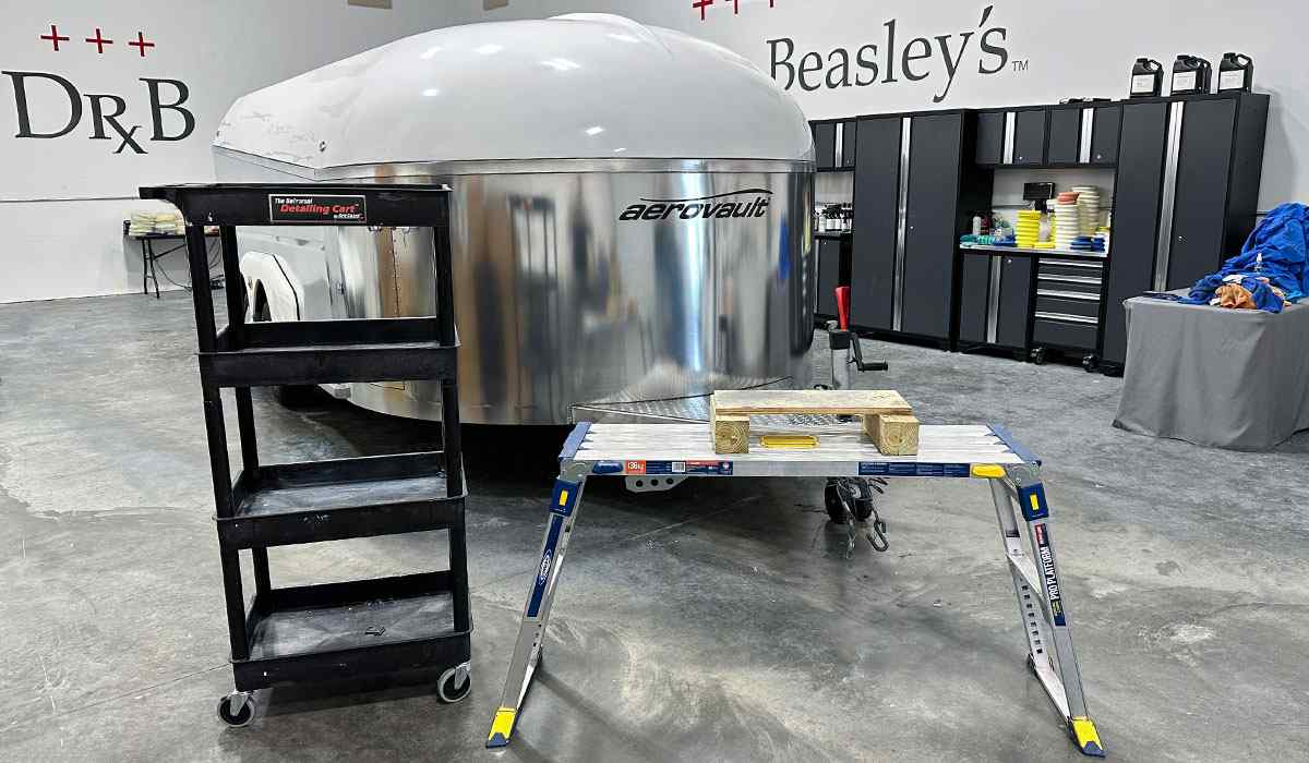 Elevated platforms for detailing high surfaces