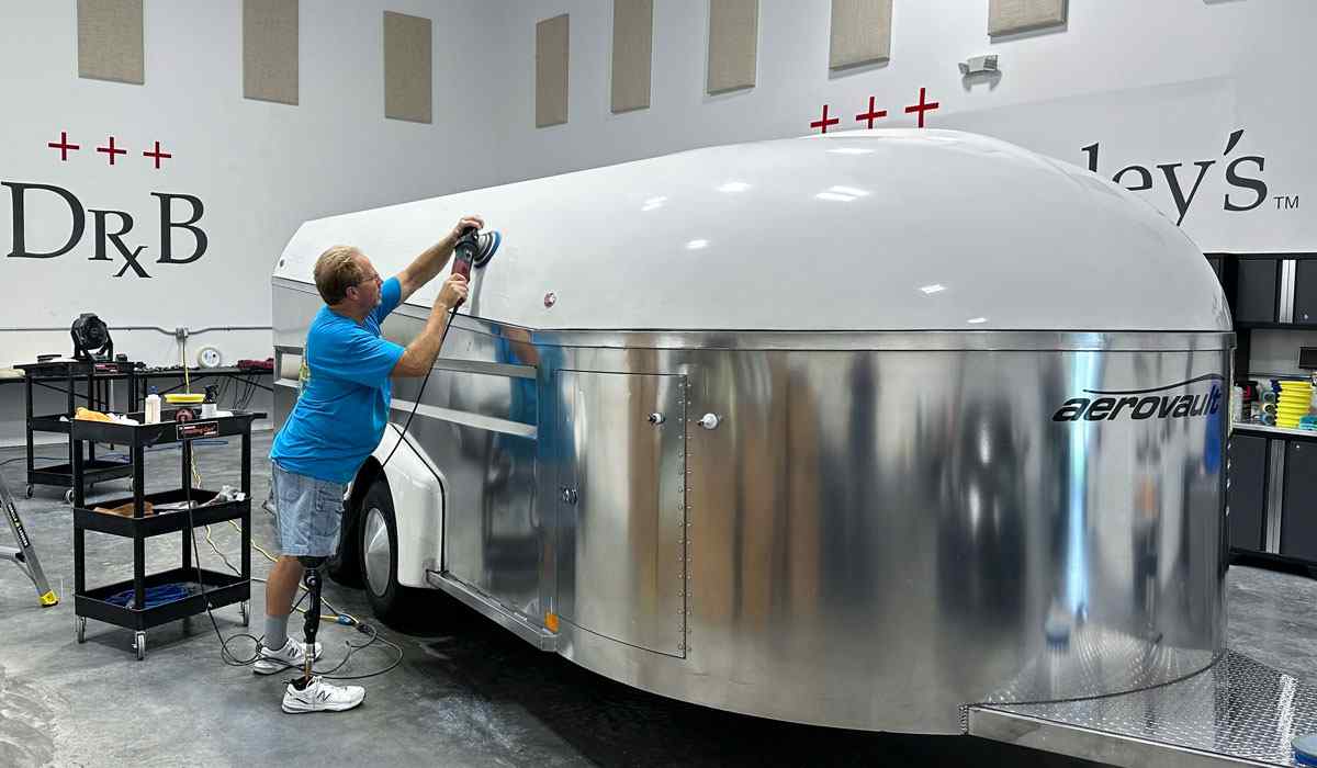 Polishing fiberglass gelcoat