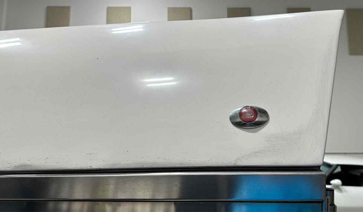 Oxidized and stained fiberglass gelcoat