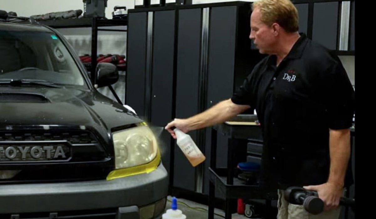 Spraying headlight with water before saanding