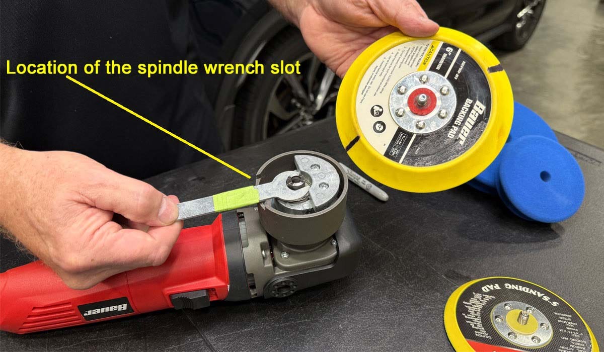 Location of spindle wrench slot on Bauer DA