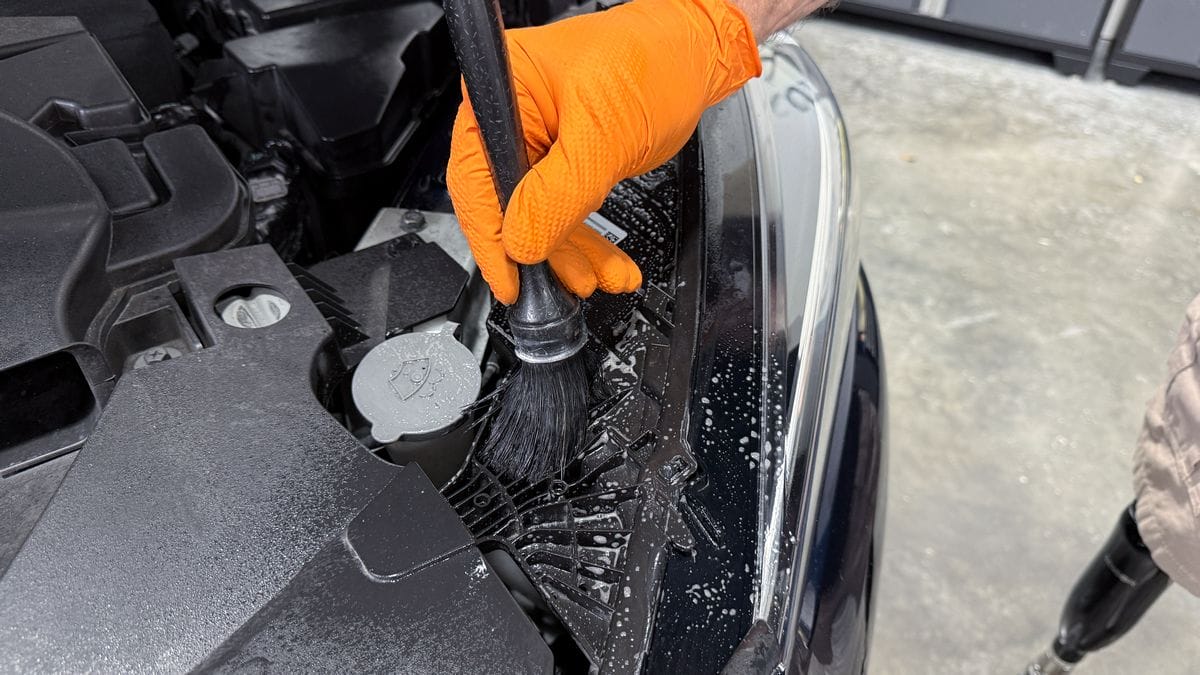 Detailing engine compartment