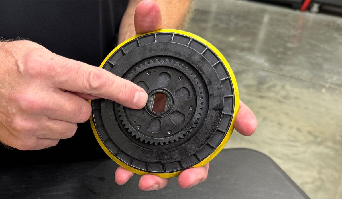 Backing plate spindle slot