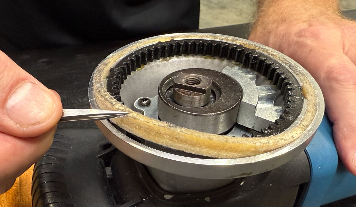 Removing felt ring from backing plate