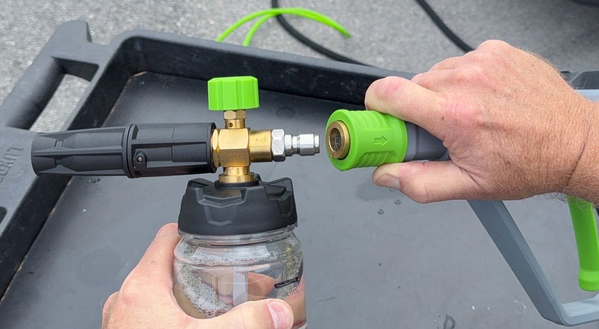 Properly attaching foam cannon