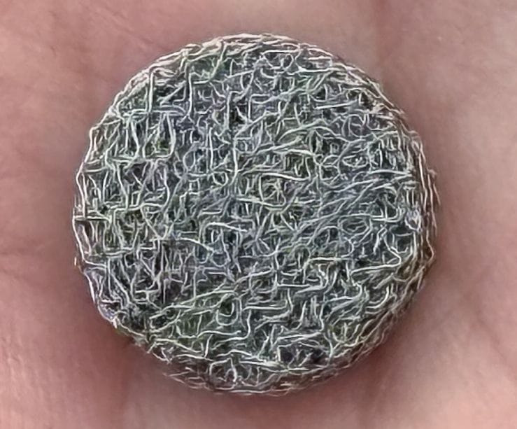 Internal mesh filter for foam cannon