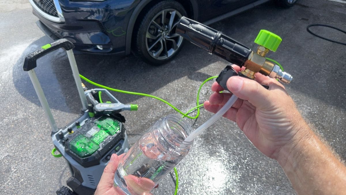 Reattaching foam cannon nozzle to reservoir