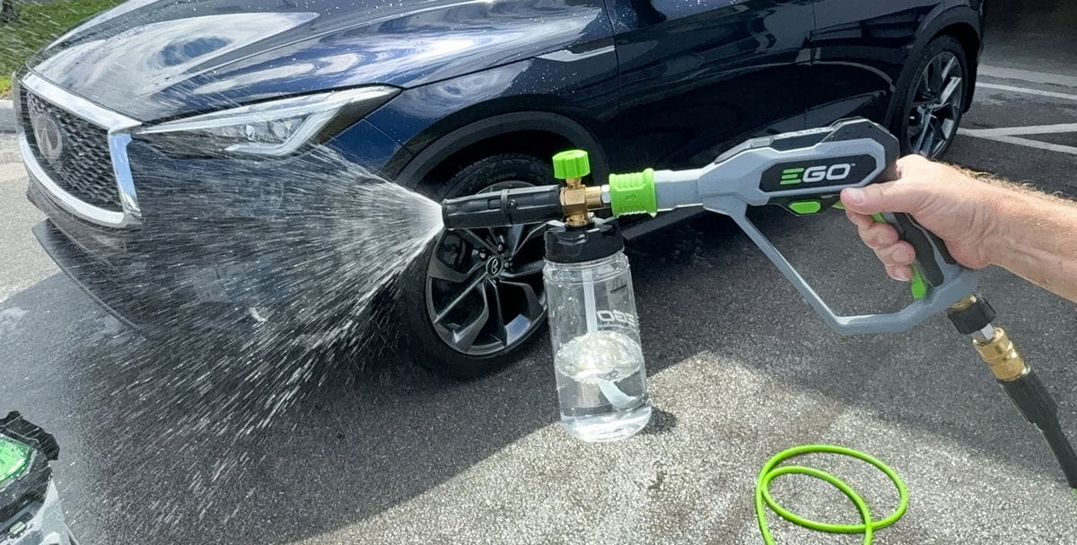Flushing out foam cannon after cleaning