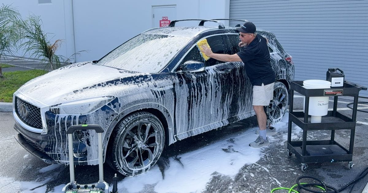 Washing car with foam cannon