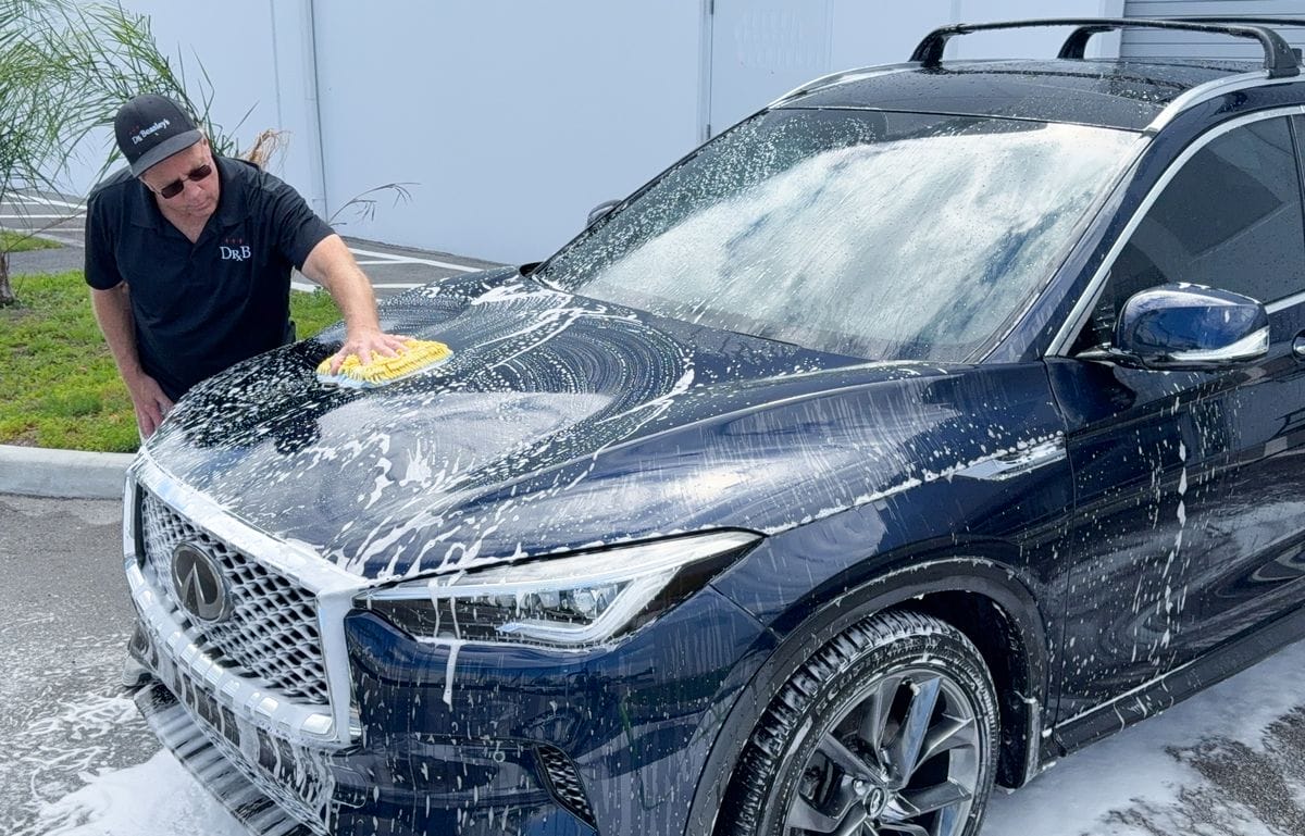 Washing car with foam cannon