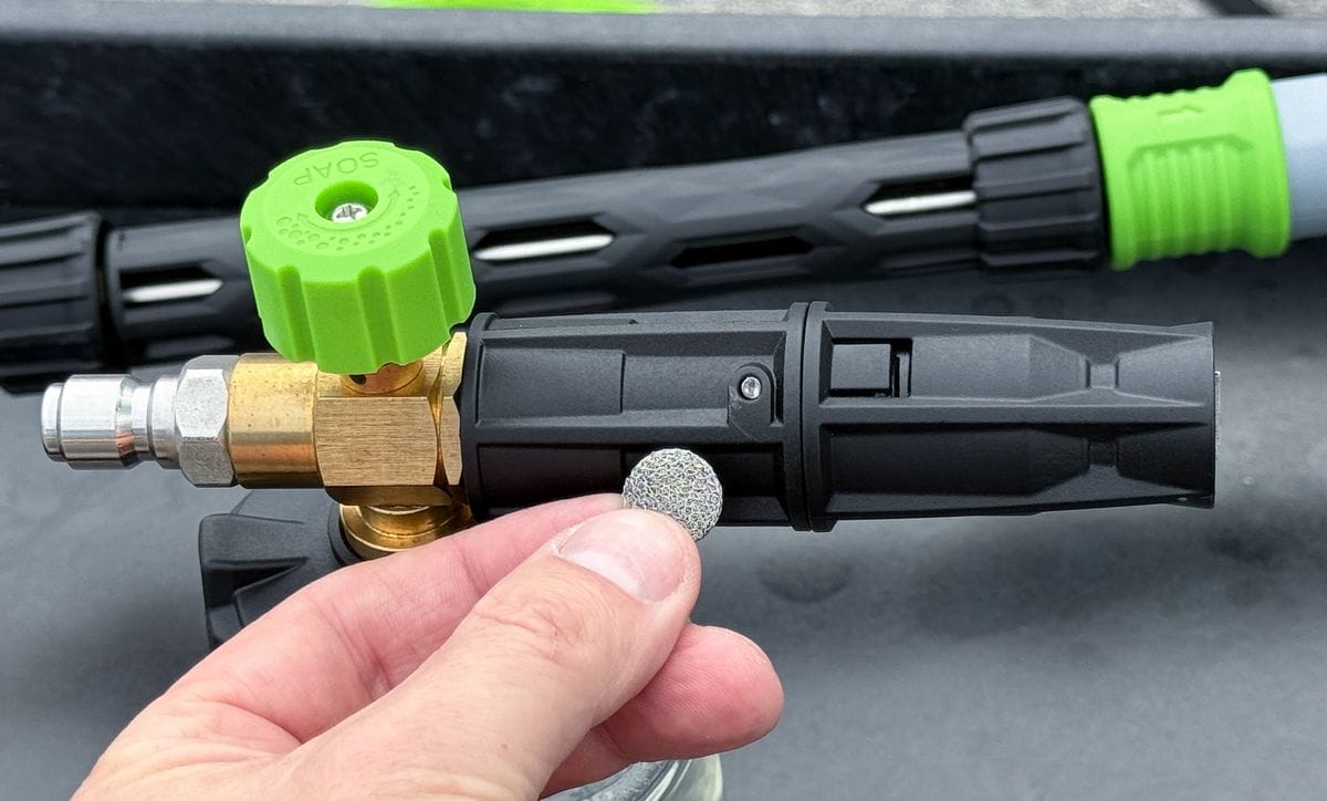 Location of internal mesh filter