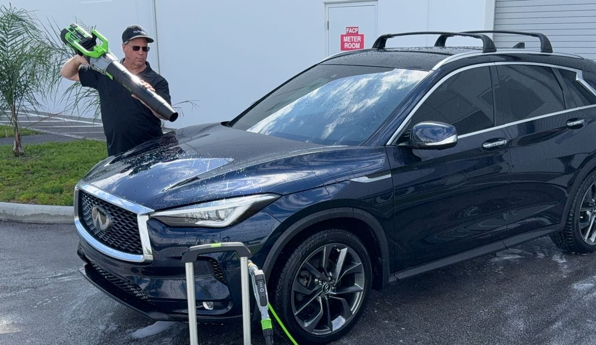 Drying car with blower