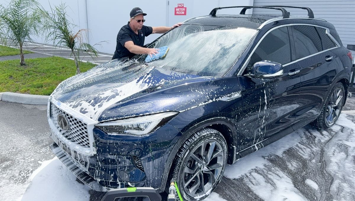 Washing car with foam cannon