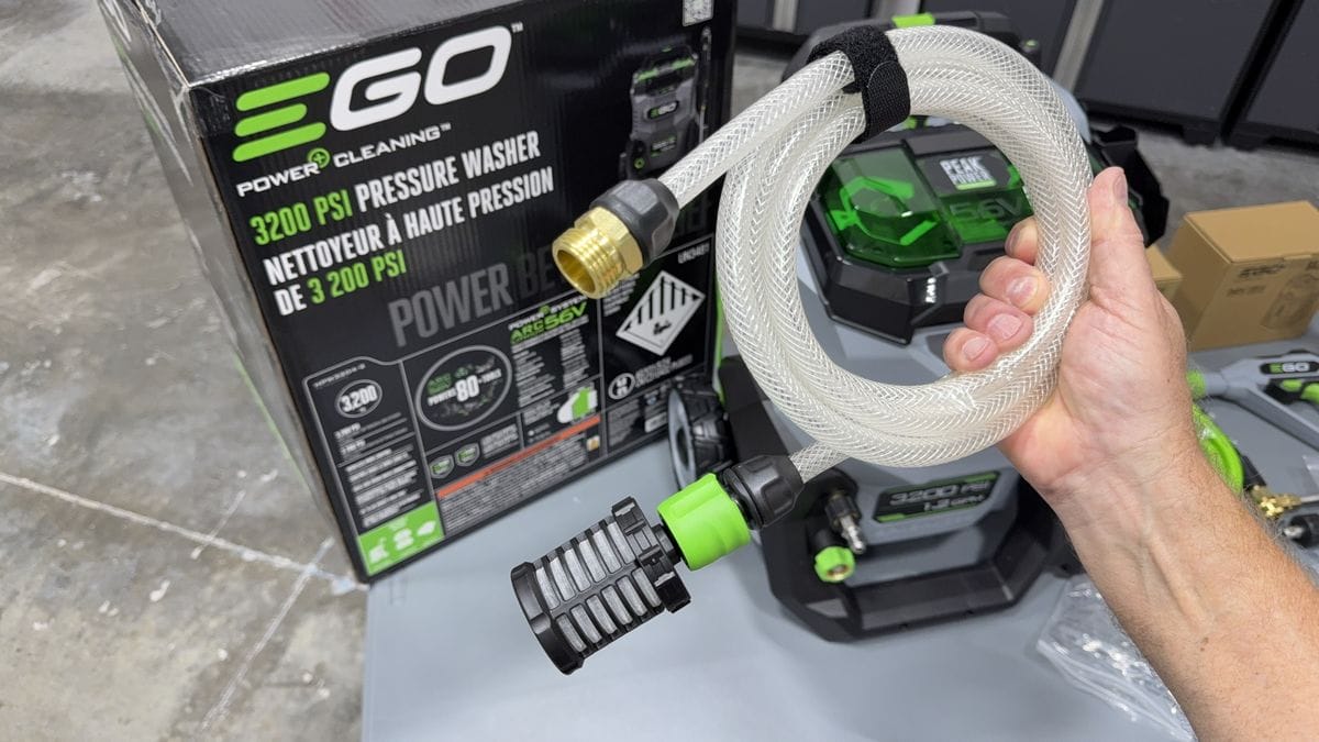 Attaching filter to siphon hose
